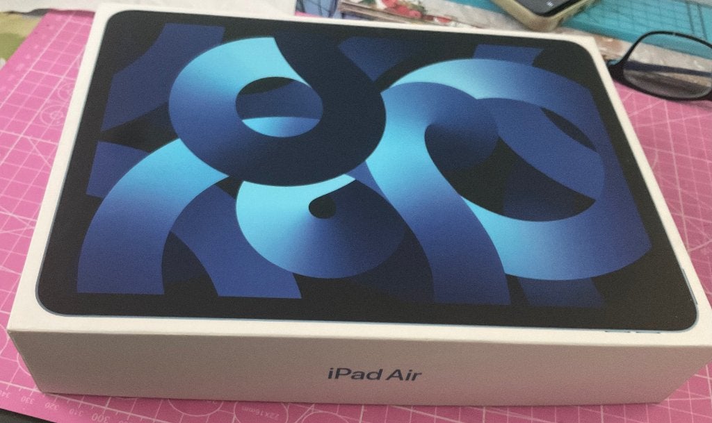 iPad Air, 5e generatie, blauw.