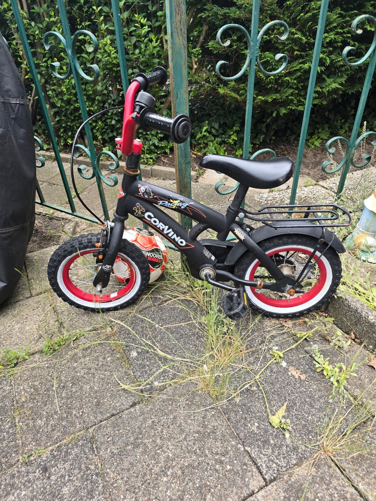 Corvino kinderfiets 10 inch – zwart/rood, Ophalen of Verzenden, Gebruikt, Minder dan 16 inch