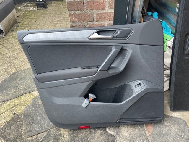 Portierbekleding Links Voor Volkswagen Tiguan (AD1) 2021, Gebruikt, Volkswagen, Volkswagen AG, Kundenbetreuung@volkswagen.de