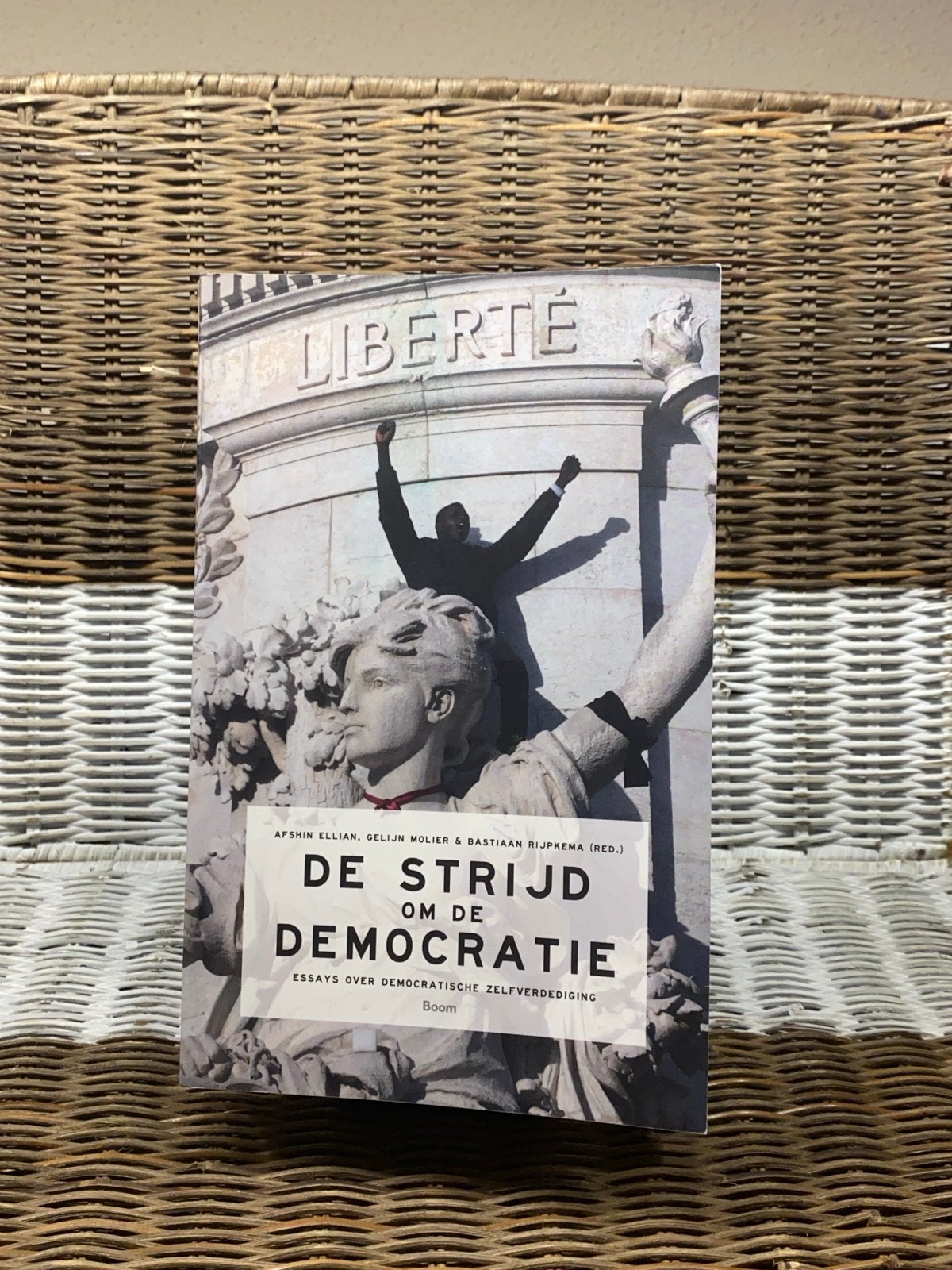 De strijd om de democratie, Ophalen of Verzenden, Zo goed als nieuw