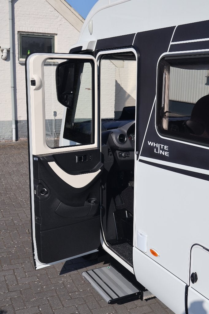 Foto 8 van Hymer BMC-I 600 WhiteLine ! BOVENKASTEN ! ALDE ! E&P LEVEL !