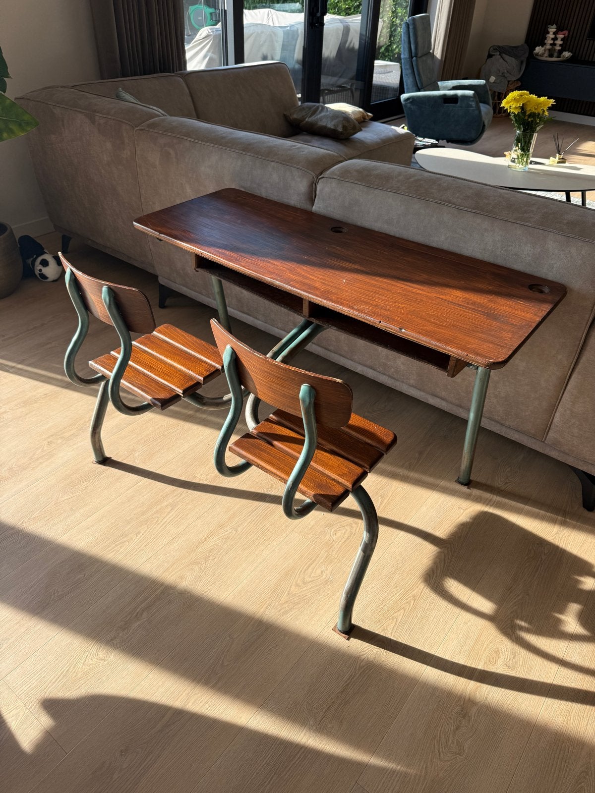Vintage kinderbureau met twee stoeltjes (120x90x70cm), Ophalen, Gebruikt, Tafel(s) en Stoel(en)