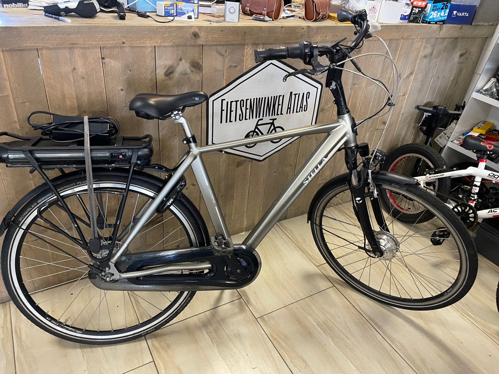 Stella Livorno elektrische 28 inch 8V framemaat 53 cm, Versnellingen, Zo goed als nieuw, 53 tot 57 cm, Ophalen