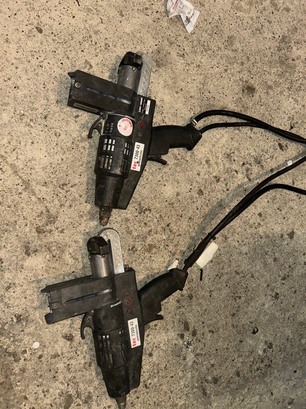 2x Tec 7300-43 Pneumatische Lijmpistolen, Ophalen, Gebruikt