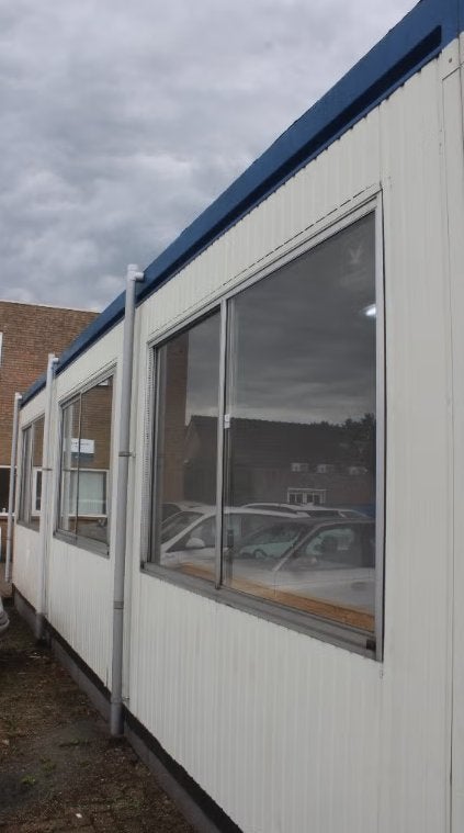 Kantoor-/opslagunit te koop | 4 maal 6,14 x 3,07m | Wezep, Ophalen, De Meeuw, Info@demeeuw.com, Industrieweg 8 5688 DP Oirschot