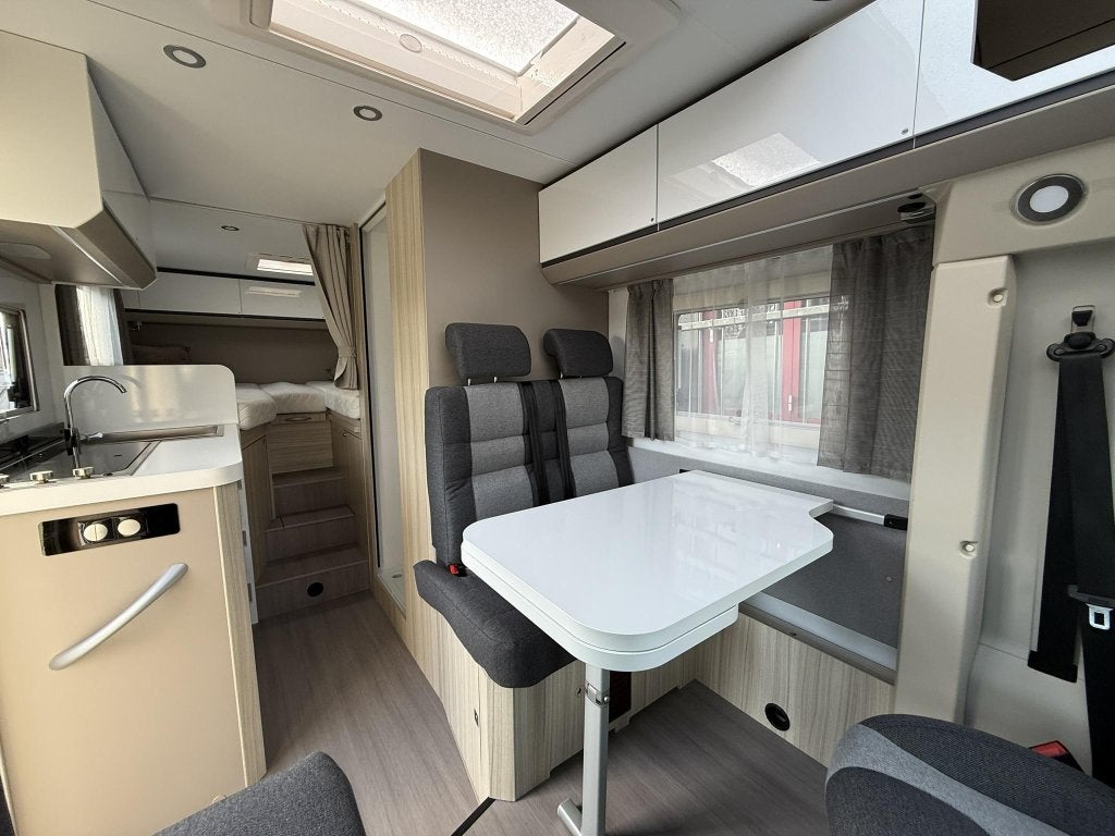 Foto 14 van Adria Compact SL - 2024 - Lengtebedden - kleine camper