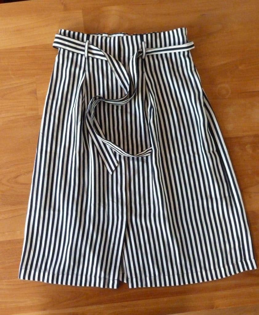 Rok, H&M, zwart/wit gestreept, maat 42, Kleding | Dames, Rokken, H&M, Overige kleuren, Maat 42/44 (L), Ophalen of Verzenden