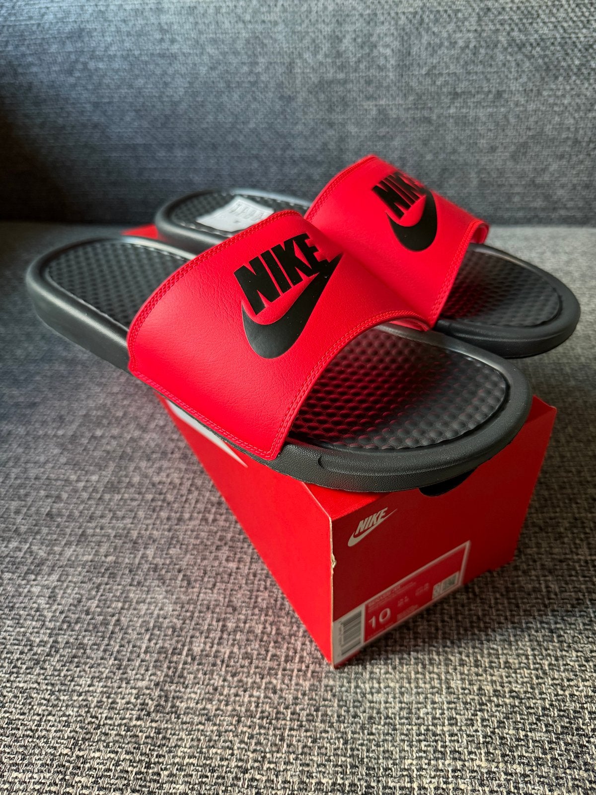 Nike Benassi JDI Slippers Maat 44 - Nieuw met doos, Slippers, Overige kleuren, Nieuw, Ophalen of Verzenden