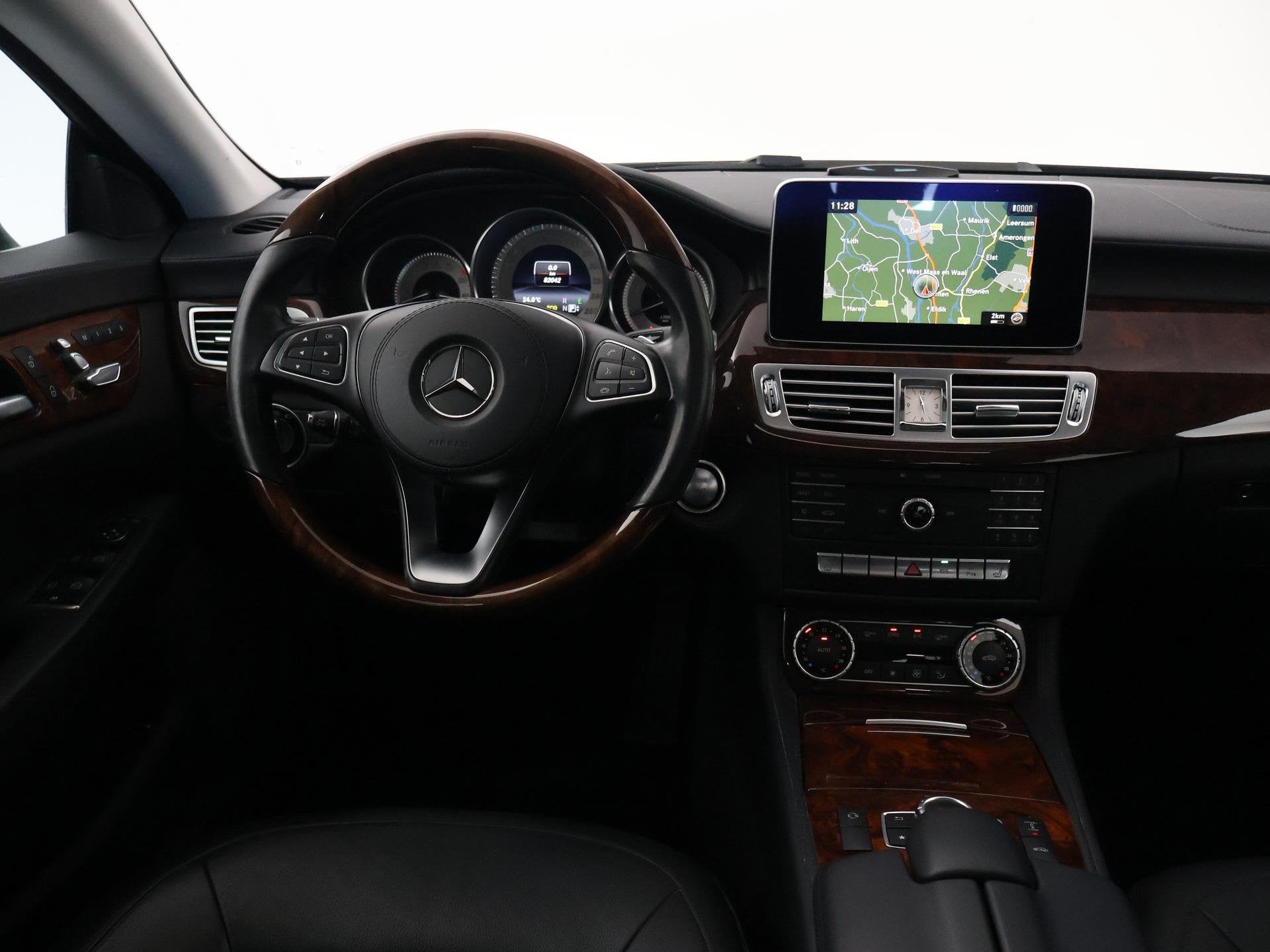 Mercedes-Benz CLS-klasse 400 4MATIC 333 PK SEDAN + 360 CAMER, Auto's, Stof, Gebruikt, 4 stoelen, Zwart