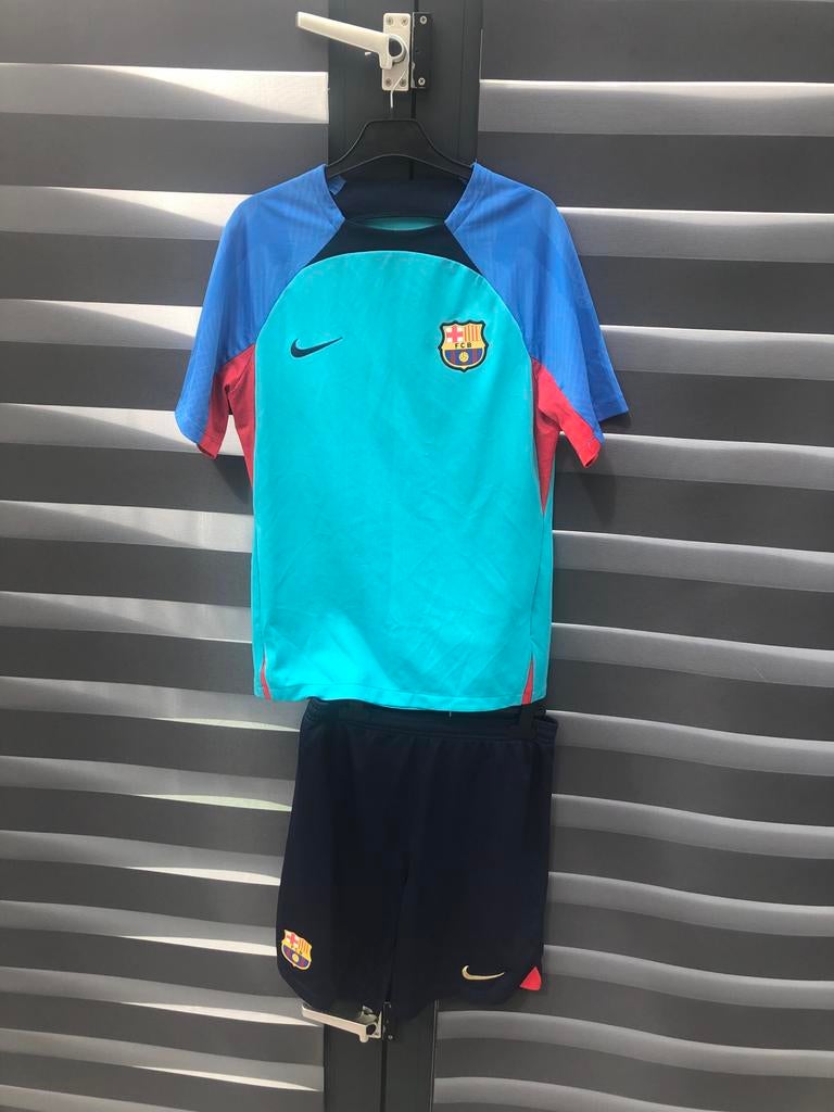 FC Barcelona tenue - Ideaal voor buiten spelen, Ophalen of Verzenden, Zo goed als nieuw