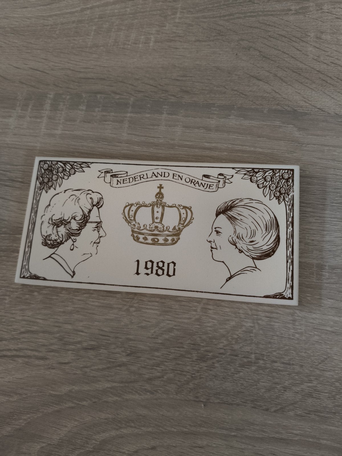 Tegel Nederland en Oranje 1980 - Juliana en Beatrix, Ophalen, Gebruikt, Nederland, Overige typen