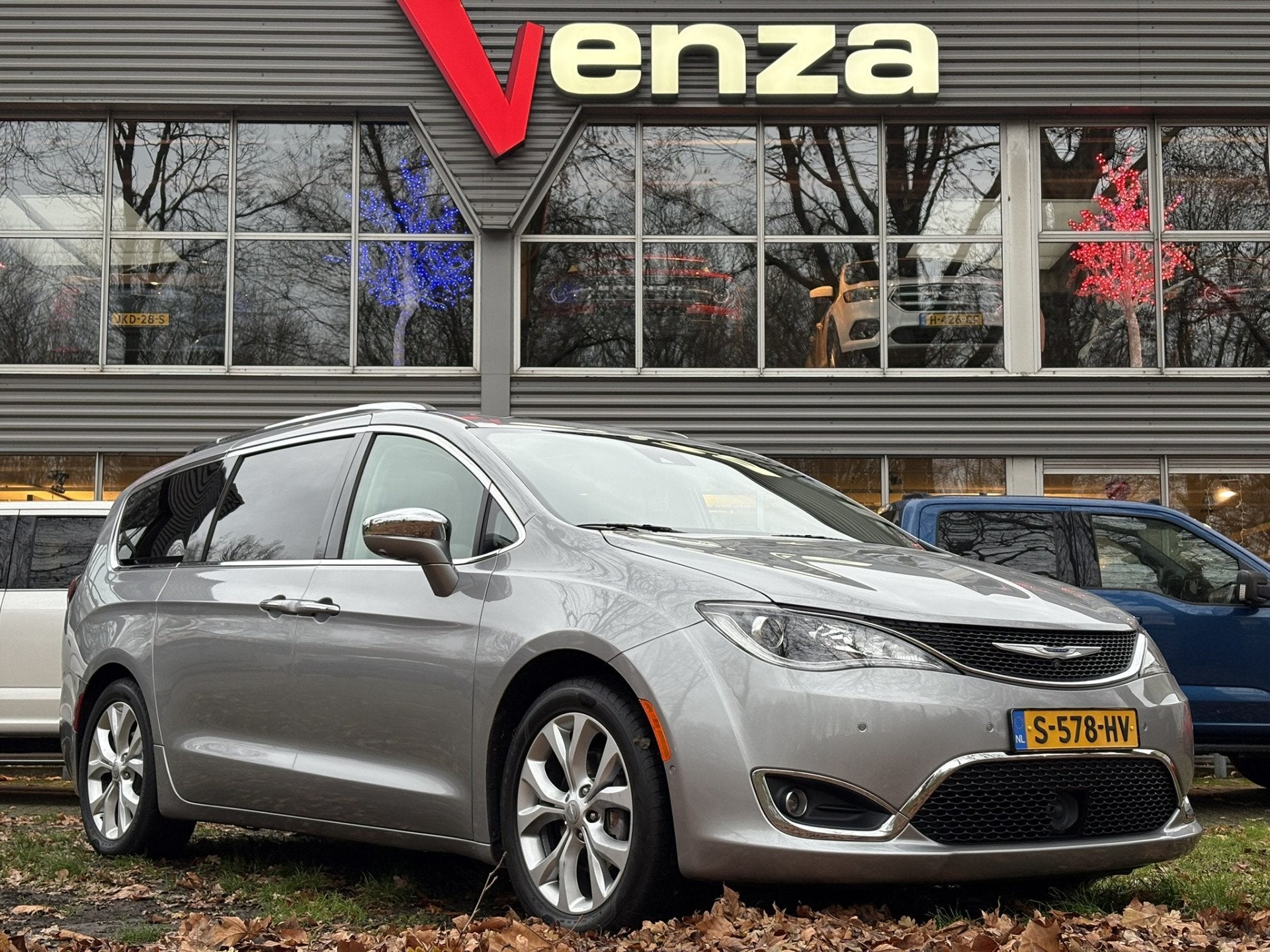 Chrysler Pacifica 3.6 V6 LIMITED - PANO - DVD - NAVI - 360 -, Gebruikt, Met garantie (alle), Bedrijf, Grijs
