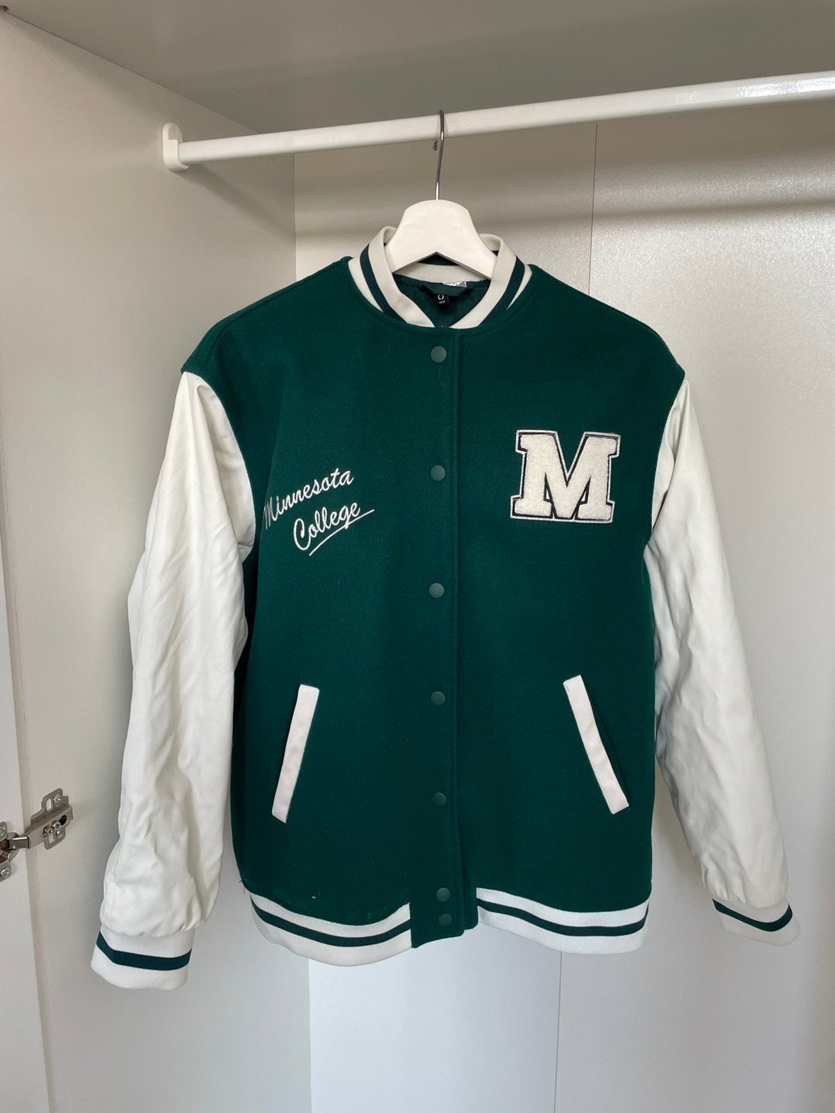 Baseball jas créme met groen maat xs h&m, Ophalen of Verzenden, Zo goed als nieuw, Maat 34 (XS) of kleiner, Groen