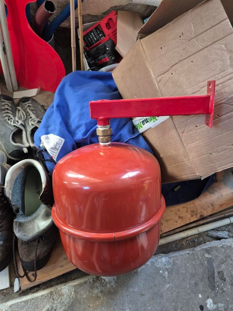 Expansievat Reflex N 18L met beugel - Zo goed als nieuw, Minder dan 20 liter, Ophalen, Gebruikt, Minder dan 3 jaar oud