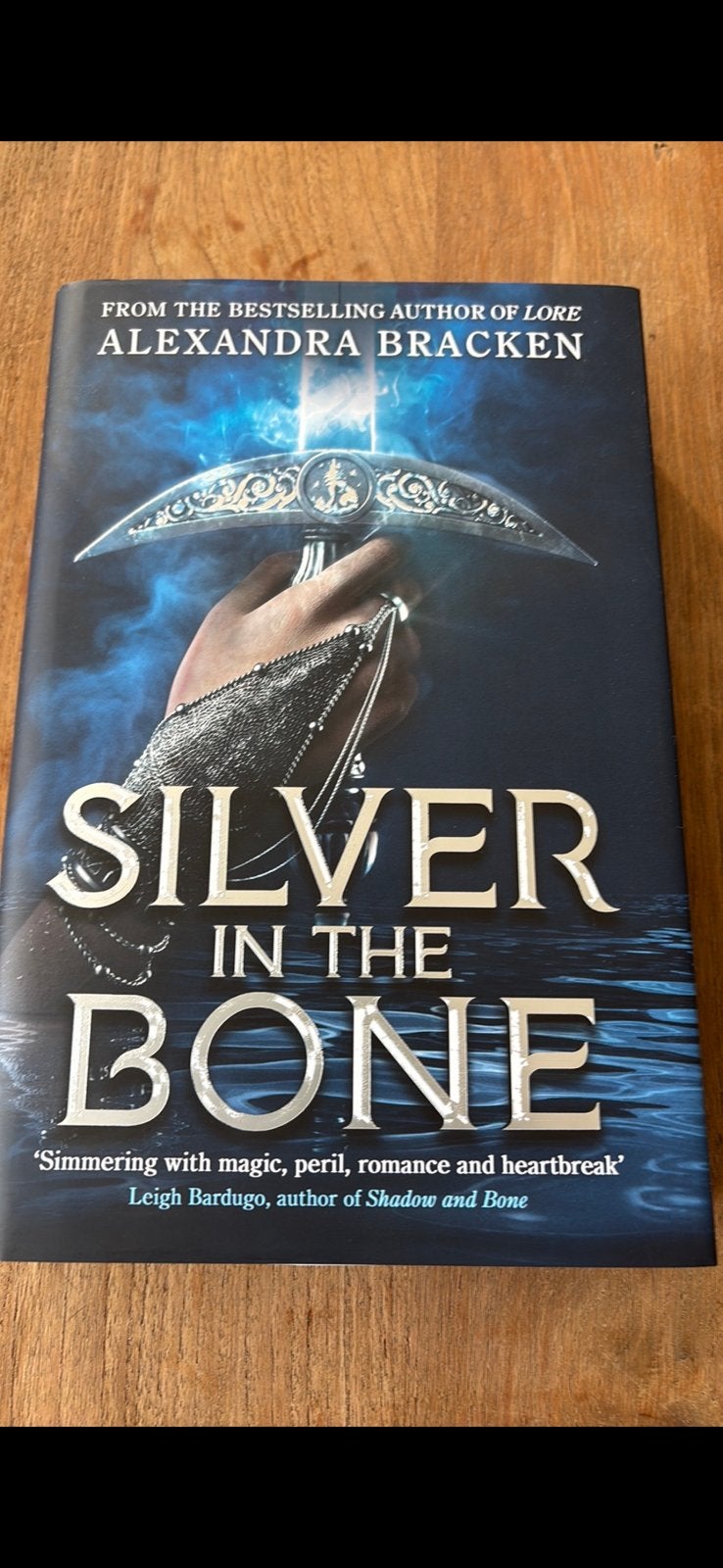 Alexandra bracken silver in the bone fairyloot, Ophalen of Verzenden, Zo goed als nieuw