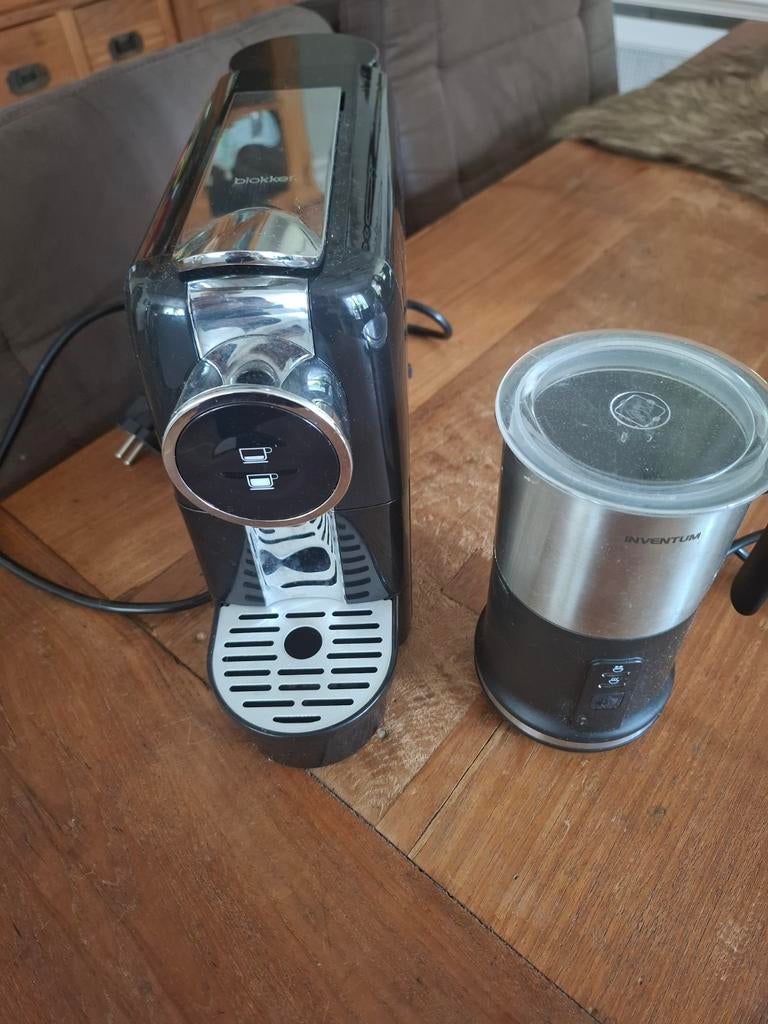 Een compact koffiezet apparaat Blokker met melkopschuimer, Witgoed en Apparatuur, Koffiezetapparaten, Ophalen of Verzenden, Koffiemachine