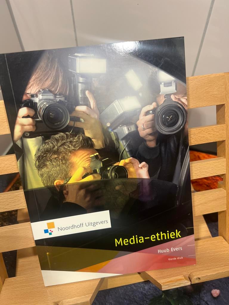 Media-ethiek - Huub Evers (Vierde druk), Ophalen of Verzenden, Zo goed als nieuw, Vakgebied of Filmindustrie