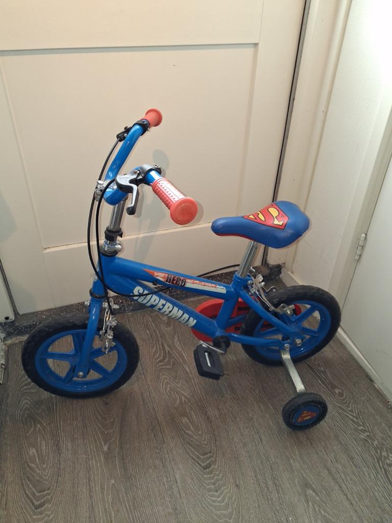 Stoere jongens superman fiets, Fietsen en Brommers, Ophalen, Zijwieltjes, Superman, Schijfrem