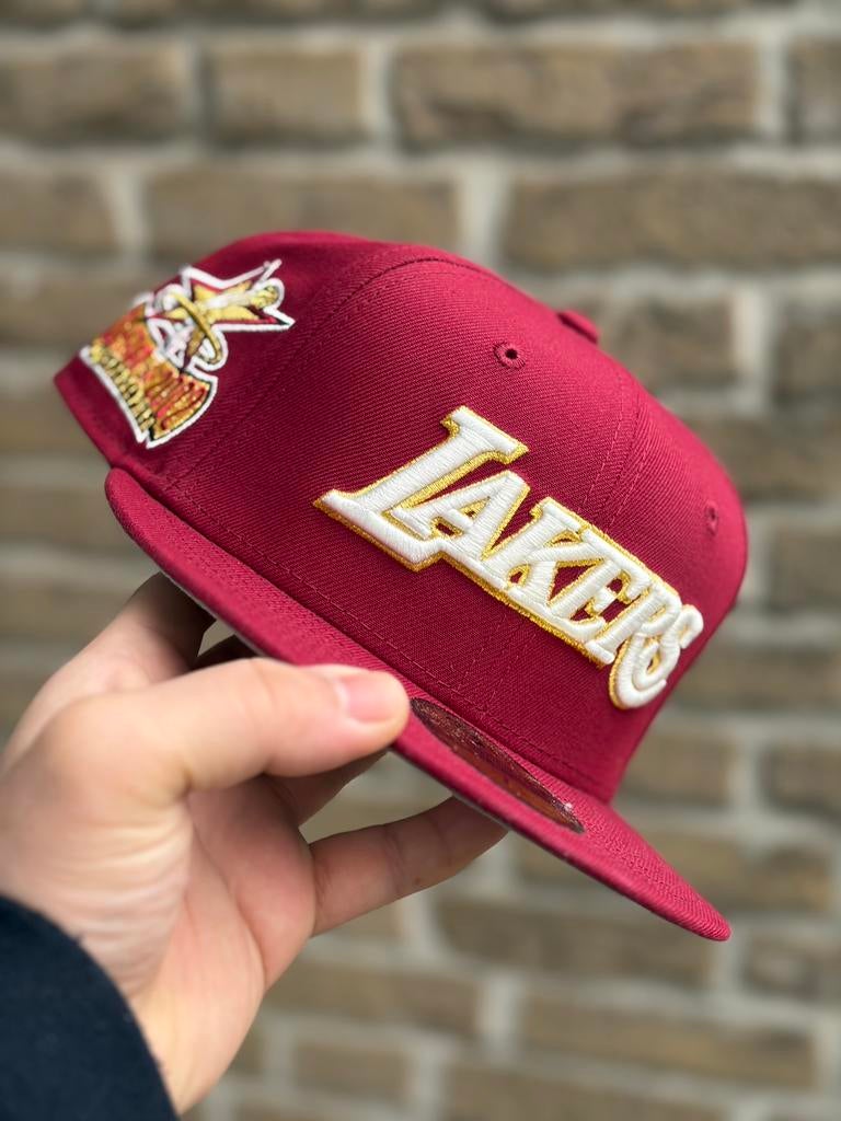 Donker rode LA Lakers maat 7 1/4, Ophalen of Verzenden, Zo goed als nieuw