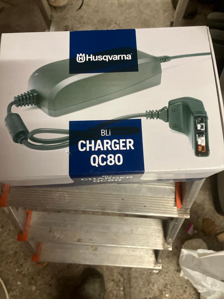 Husqvarna Bli QC80 Oplader - Nieuw in doos, Ophalen of Verzenden, Nieuw
