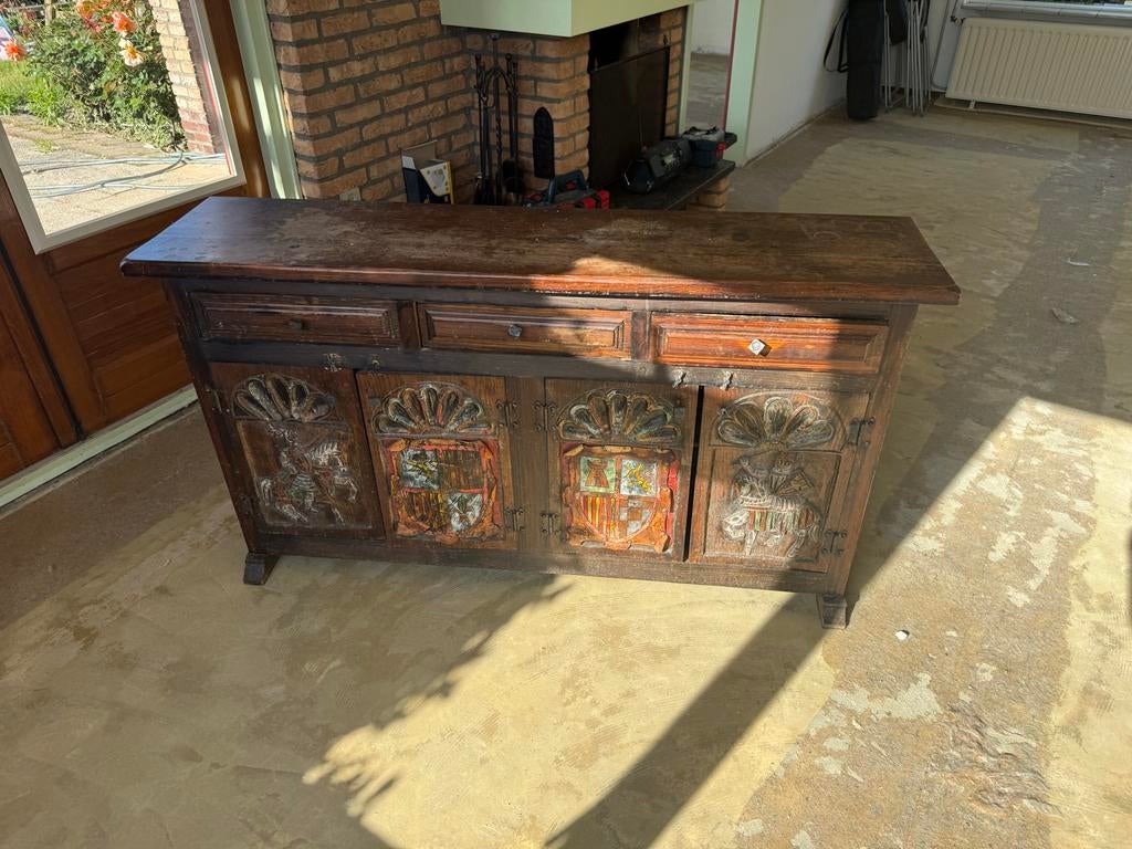 Massief eikenhouten dressoir met unieke houtsnijwerken, Ophalen