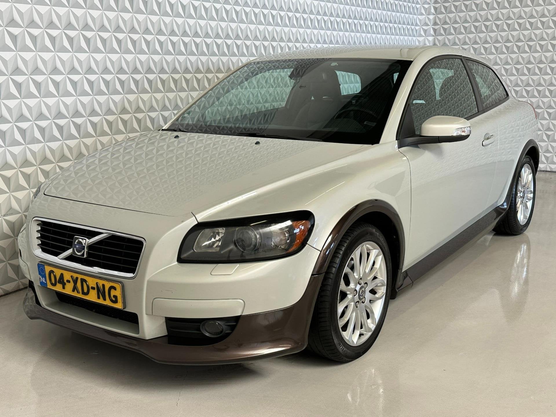 Volvo C30 2.0D Summum Leer + Navigatie + Xenon verlichting, Auto's, Volvo, Voorwielaandrijving, Stoelverwarming, 136 pk, Zwart