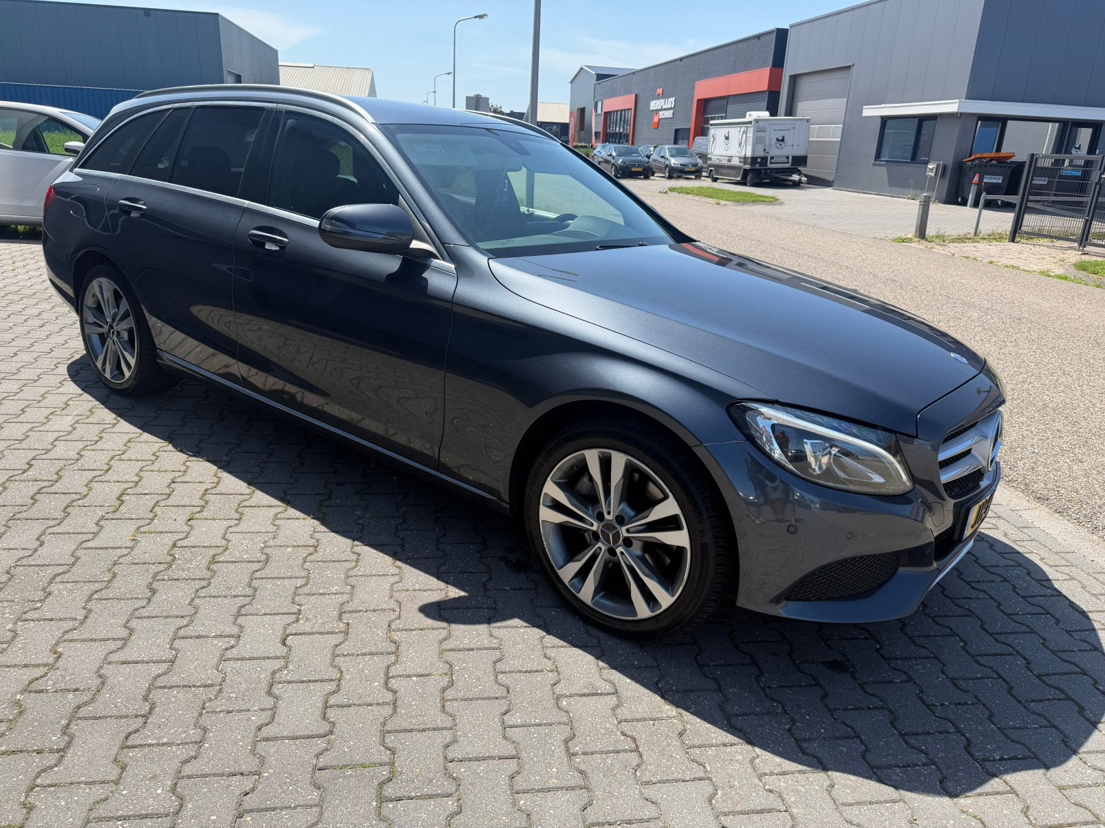 Mercedes-Benz C-Klasse C300 h 231pk 7G-TRONIC 2016 Grijs, Auto's, Mercedes-Benz, Stof, Zwart, Origineel Nederlands, 26 km/l