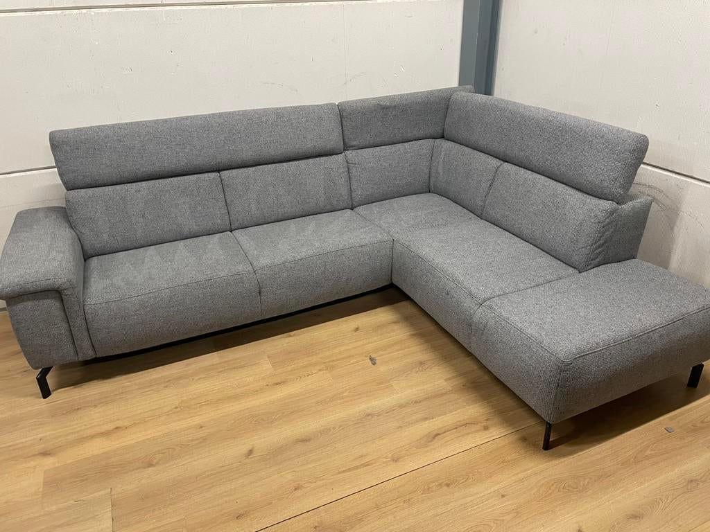 Mooie luxe grijze hoekbank met hoofdsteunen - GEREINIGD!!!, Huis en Inrichting, Banken | Bankstellen, Ophalen, 250 tot 300 cm