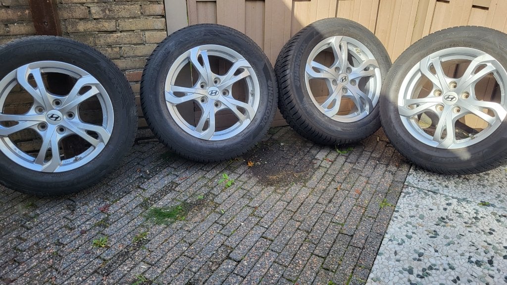 4 winterbanden Hankook icept evo² op Hyundai‑velgen, Auto diversen, Ophalen