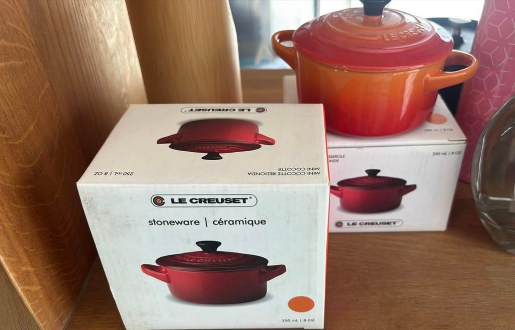 Le Creuset Mini Cocotte - Stoneware - Nieuw in doos, Gietijzer, Overige typen, Nieuw, Ophalen of Verzenden