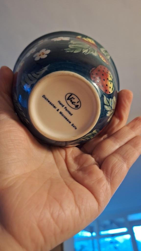 Gezocht: Vic’s handgeschilderde schaaltjes met aardbeien, Antiek en Kunst, Ophalen of Verzenden