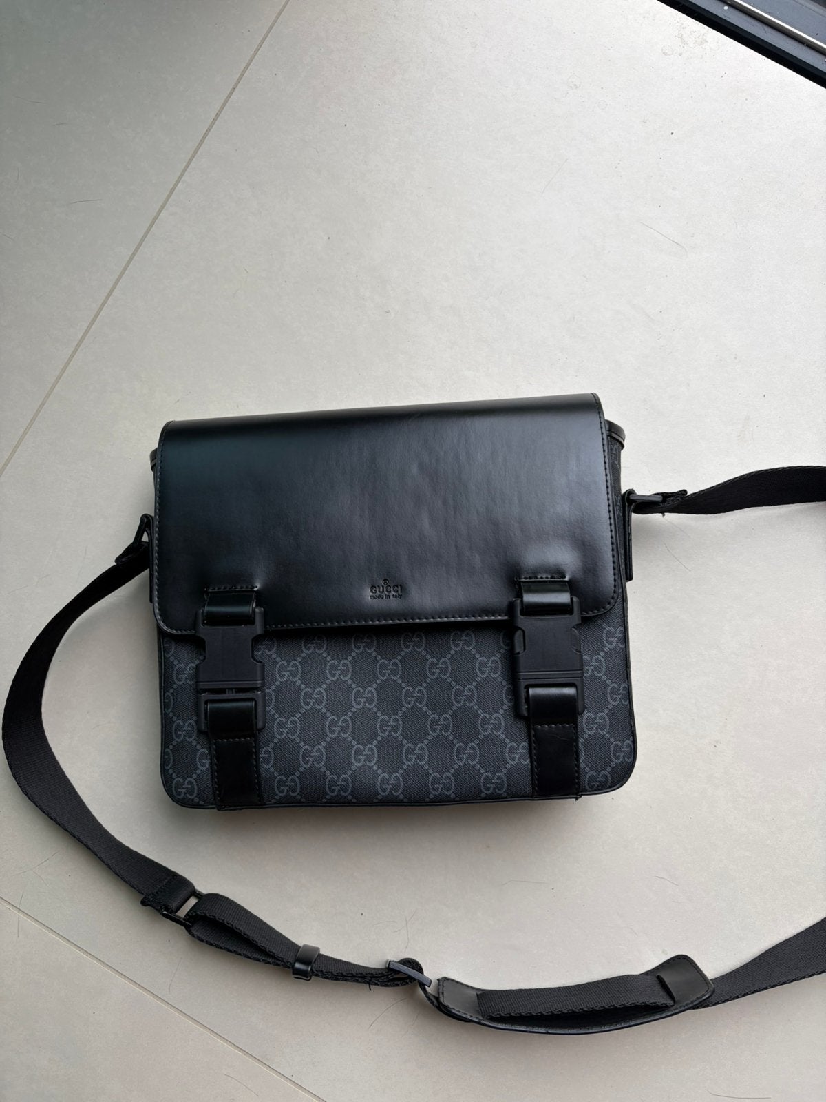 Gucci Tas Heren, Sieraden, Tassen en Uiterlijk, Tassen | Schoudertassen, Ophalen of Verzenden, Zo goed als nieuw, Zwart