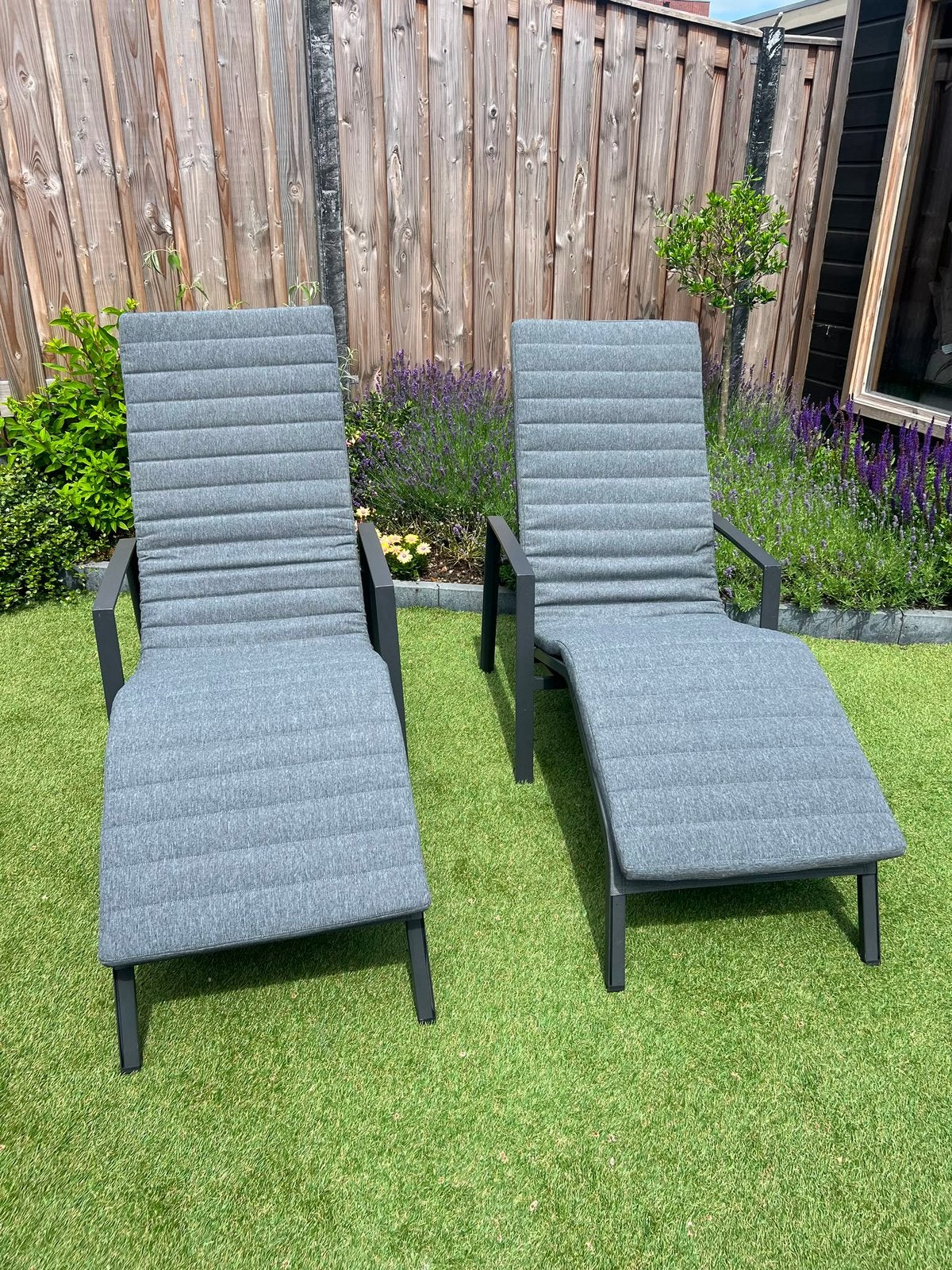 2x Tierra Outdoor ligbedden wave antraciet, Ophalen, Zo goed als nieuw, Aluminium