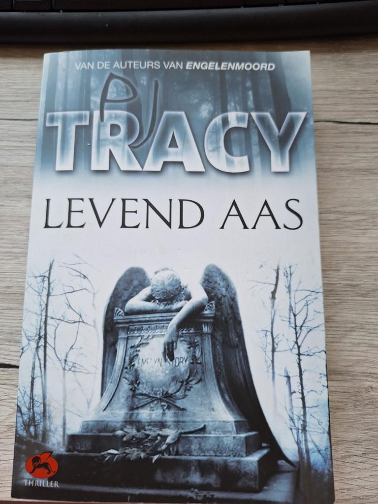 P.J. Tracy - Levend aas, Wereld overig, Ophalen of Verzenden, Zo goed als nieuw, P.J. Tracy