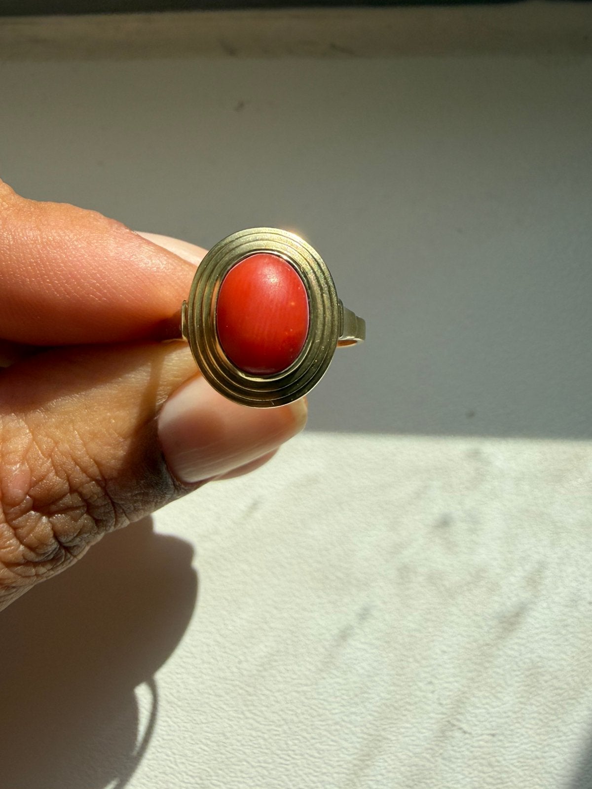 Vintage 9 karaat ring met koraal, Ophalen of Verzenden, Zo goed als nieuw, 17 tot 18, Nvt