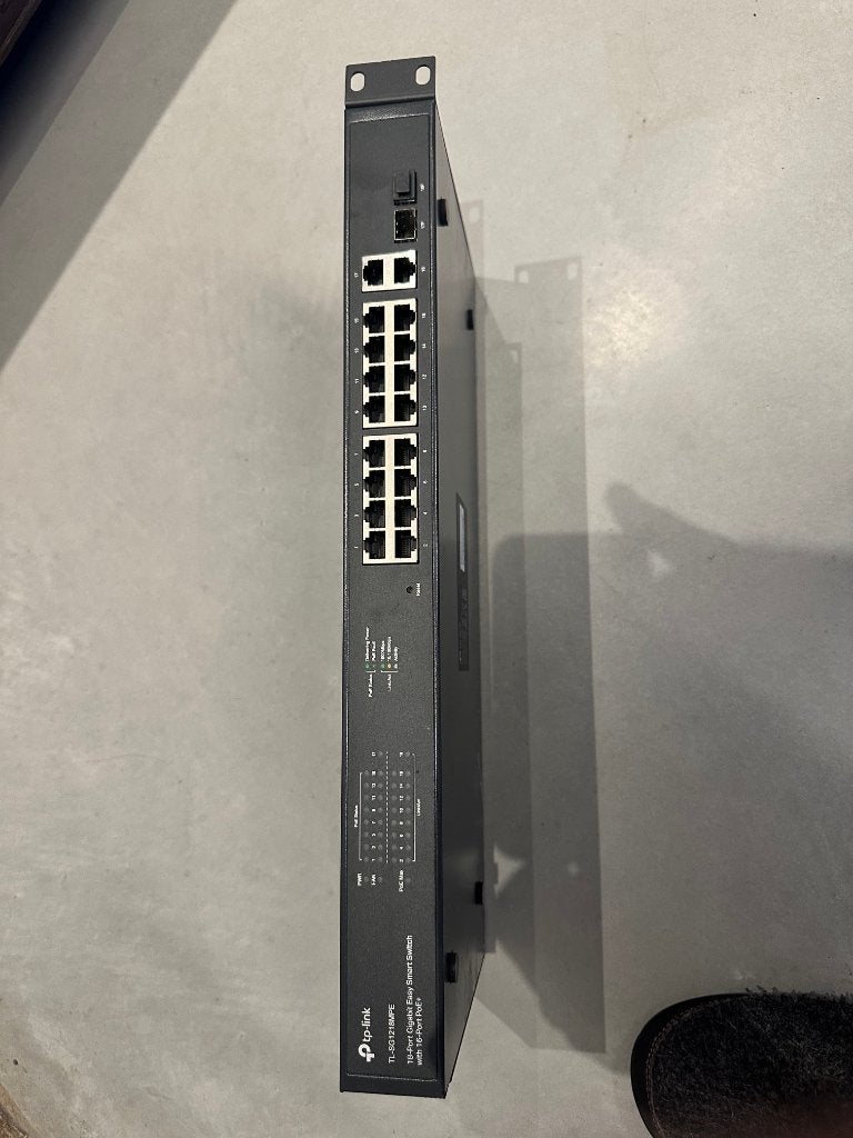 TP-LINK TL-SG1218MPE Managed Gigabit Ethernet PoE (2x), Computers en Software, Ophalen of Verzenden, Zo goed als nieuw
