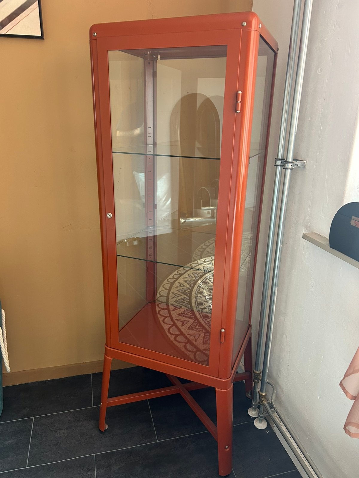 Vitrine Ikea, Ophalen, 50 tot 100 cm, Zo goed als nieuw, Minder dan 100 cm