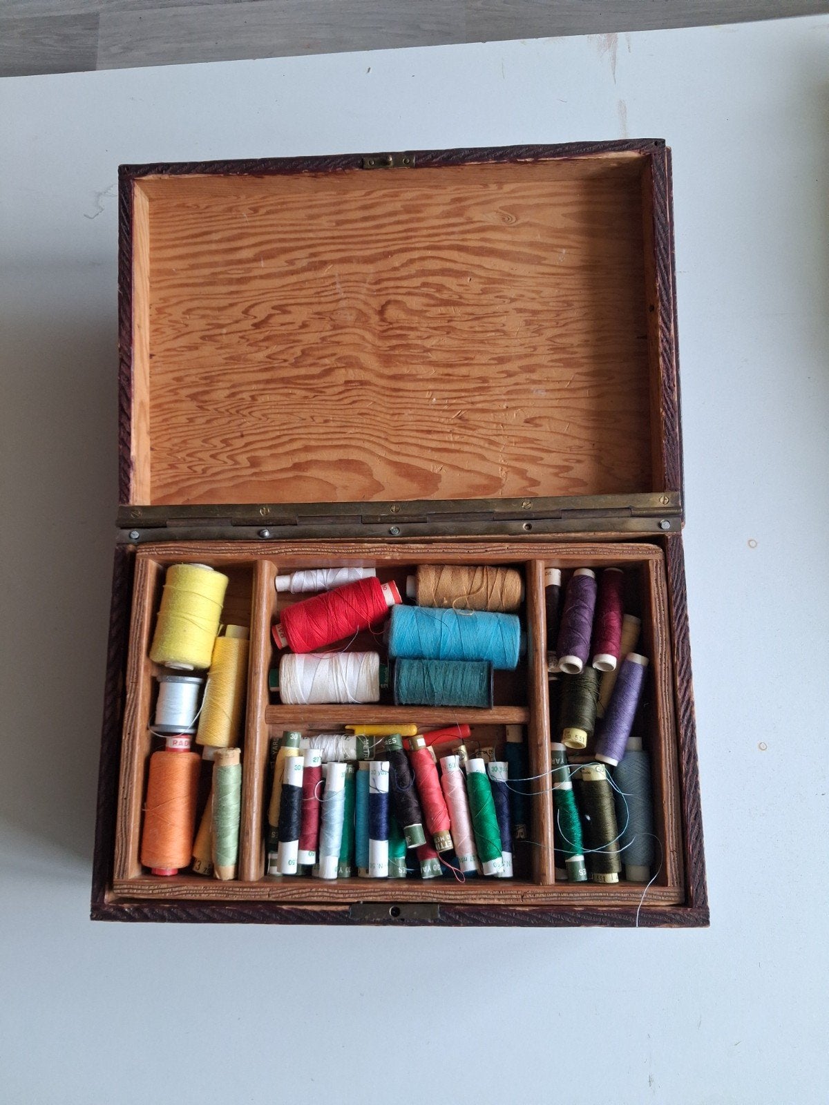Gevulde oude naaikist - 30x20x12cm, Antiek en Kunst, Ophalen of Verzenden