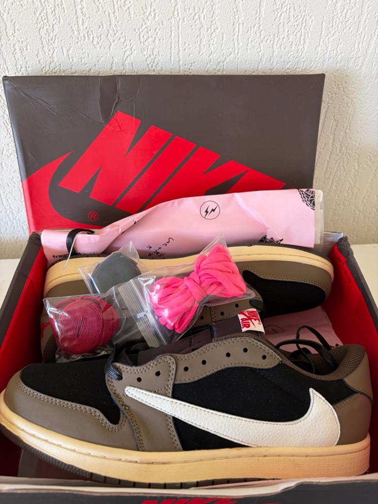 Nike Air Jordan 1 Low Travis Scott Reverse Mocha, Bruin, Nieuw, Ophalen of Verzenden, Sneakers of Gympen