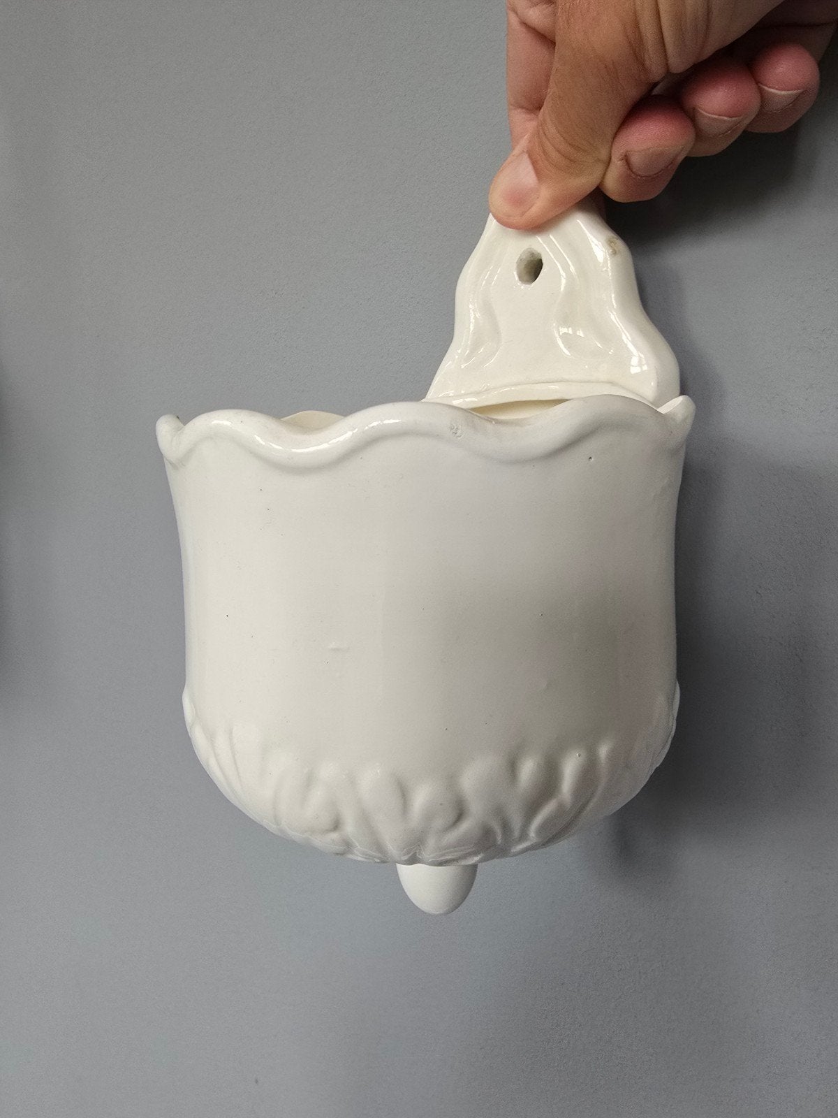 Prachtige antieke witte wijwaterbak / plantenbak muurbevesti, Antiek en Kunst, Ophalen of Verzenden