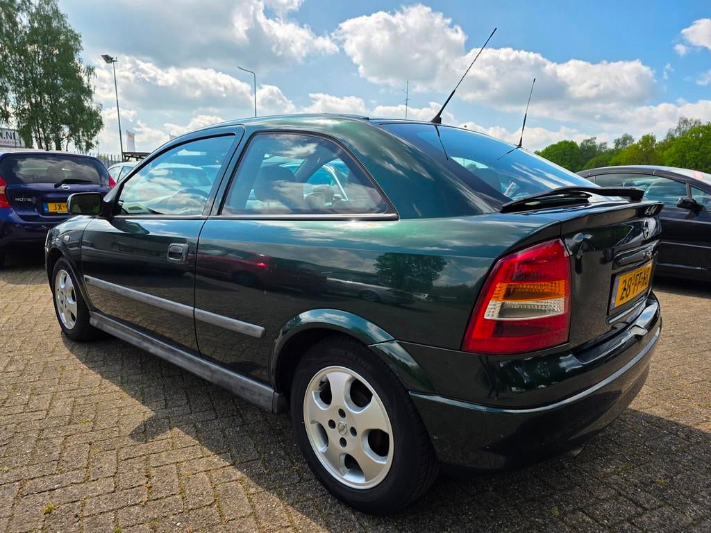 Opel Astra 1.6-16V Sport AIRCO/dak/LEER, Gebruikt, 4 cilinders, 49 €/maand, Bedrijf