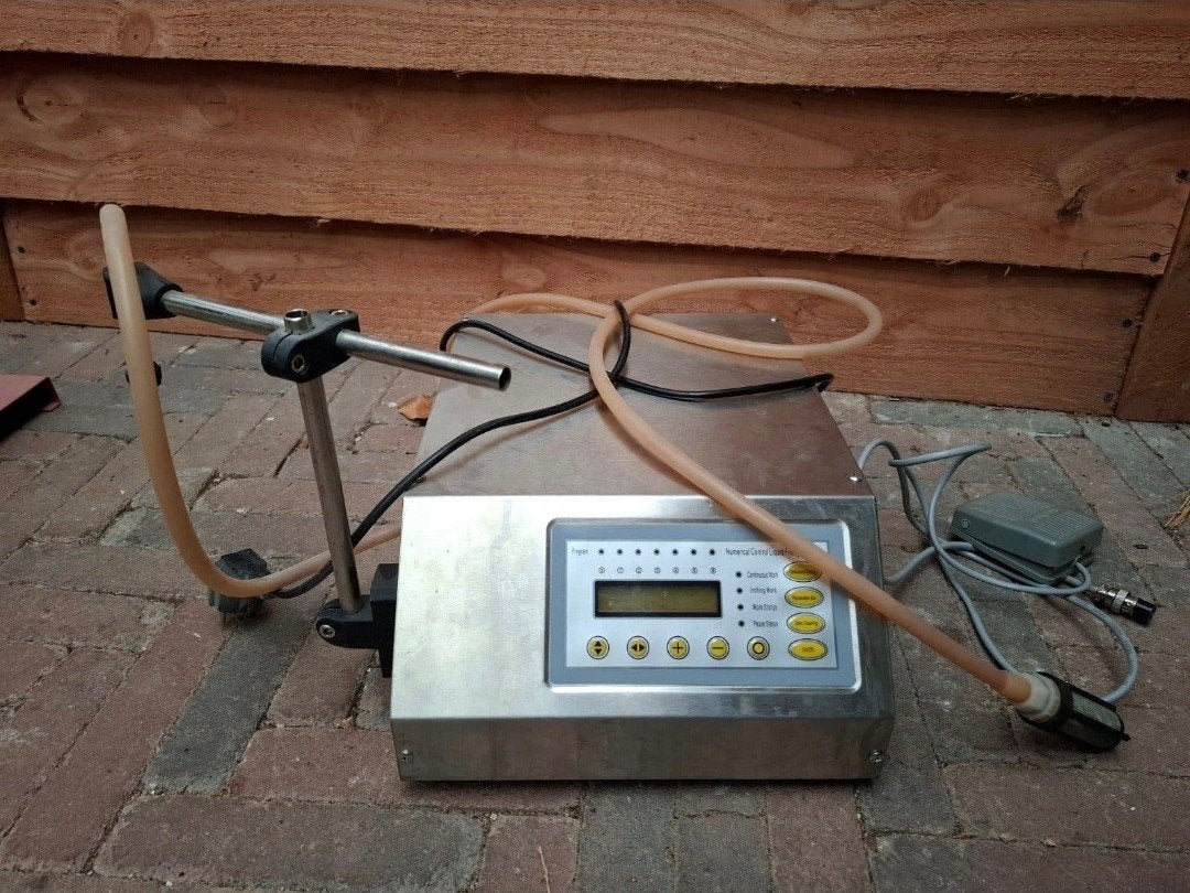 Automatische Vloeistof Vulmachine met Pomp, Ophalen of Verzenden