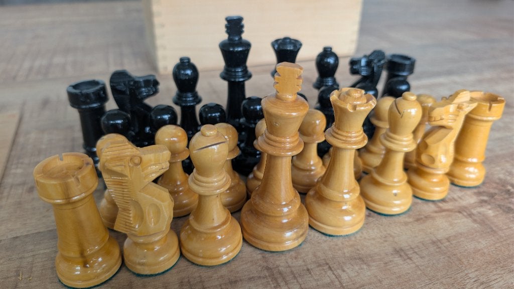 Fraaie set Staunton schaakstukken koningshoogte 100mm, Een of twee spelers, Ophalen of Verzenden, Gebruikt, Onbekend