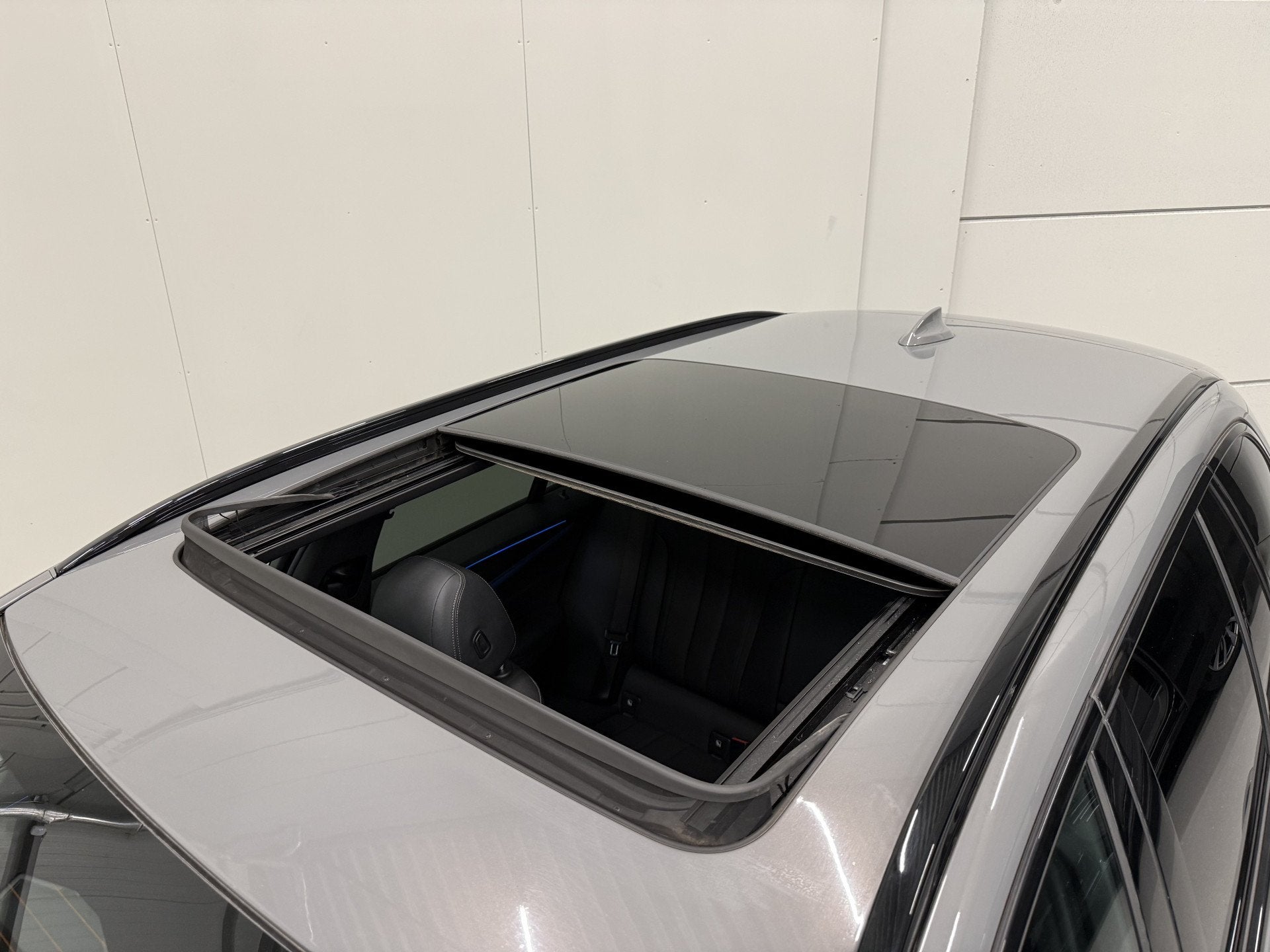 BMW 5 Serie Touring 530e xDrive M-Sport BERNINAGRAU/PANO/HEA, 1998 cc, 1935 kg, Gebruikt, Zwart