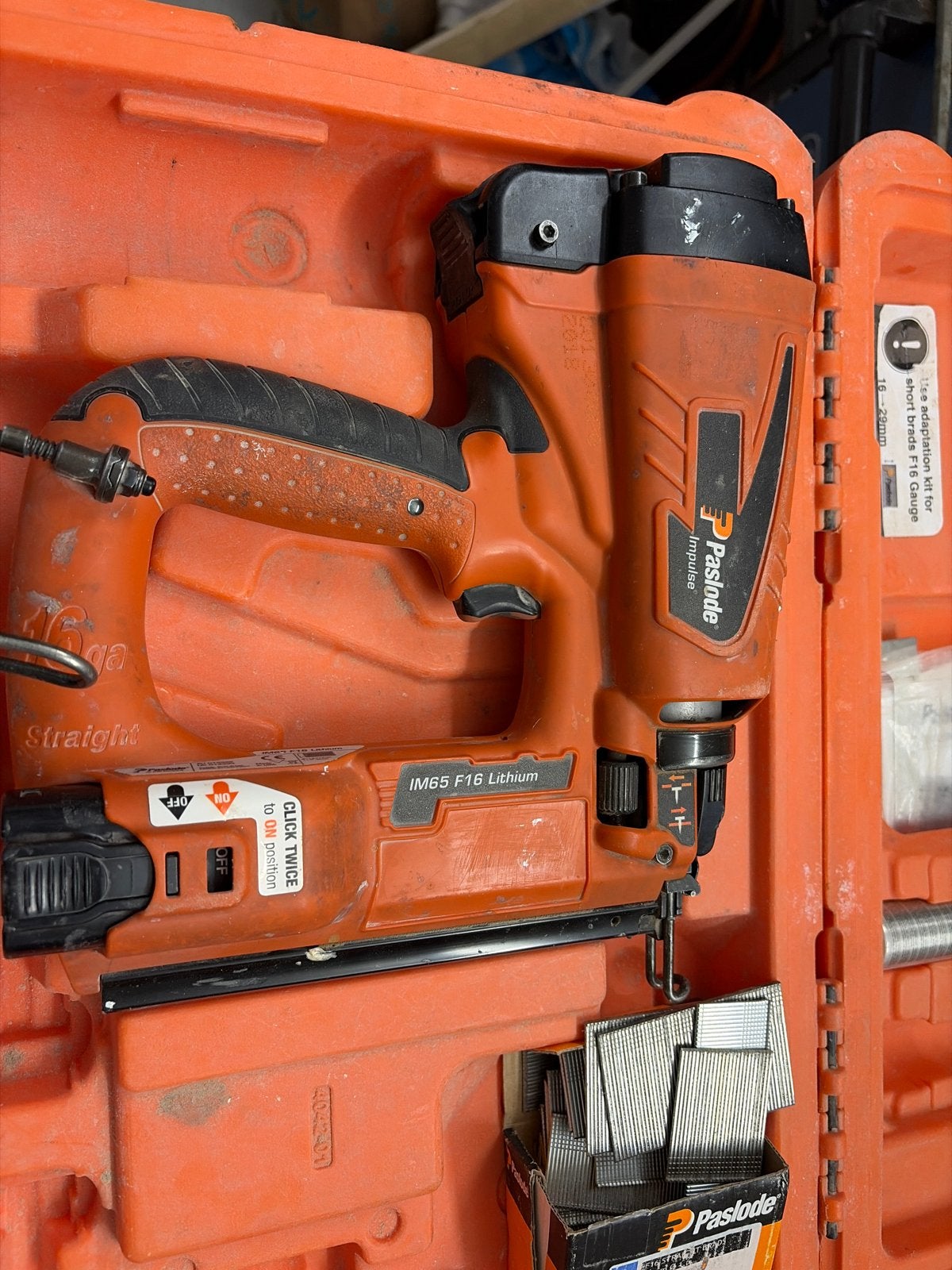 Paslode IM65 F16 Lithium tacker met koffer en nagels, Ophalen of Verzenden, Gebruikt