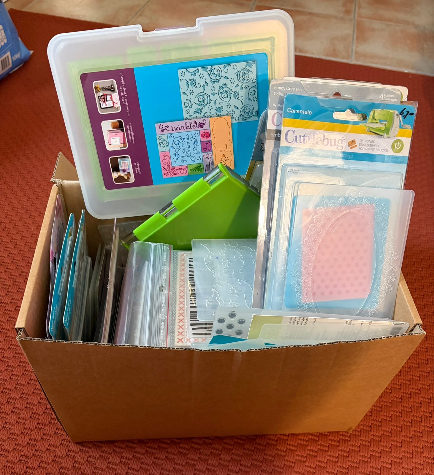 Doos gevuld met heel veel embossing folders, Ophalen of Verzenden, Nieuw, Frame of Mal