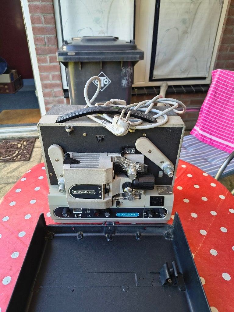 Bell& Howell filmprojector, Ophalen, Gebruikt