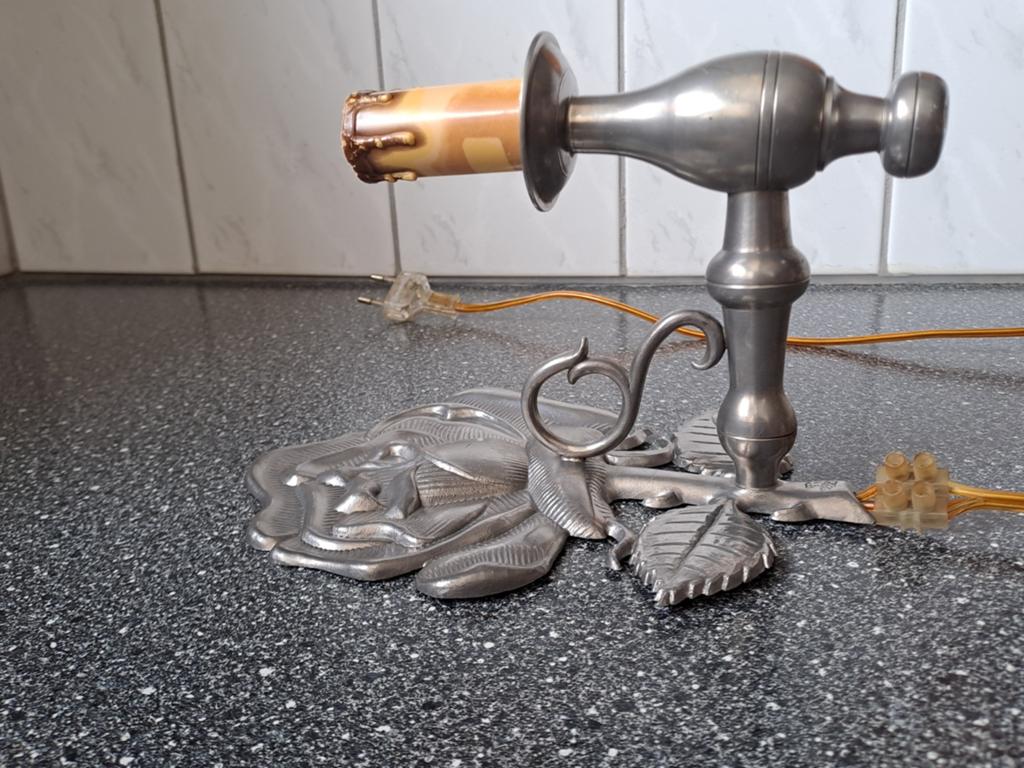 Vintage wandlamp tin roos gemarkeerd., Antiek en Kunst, Antiek | Tin, Ophalen of Verzenden