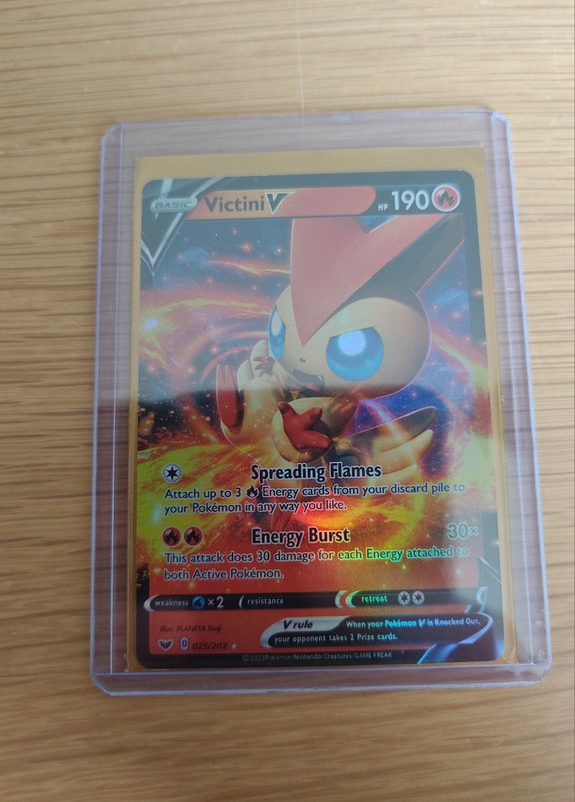 Victini V Pokémon Kaart Sword & Shield 025/202, Ophalen, Zo goed als nieuw, Losse kaart, Foil