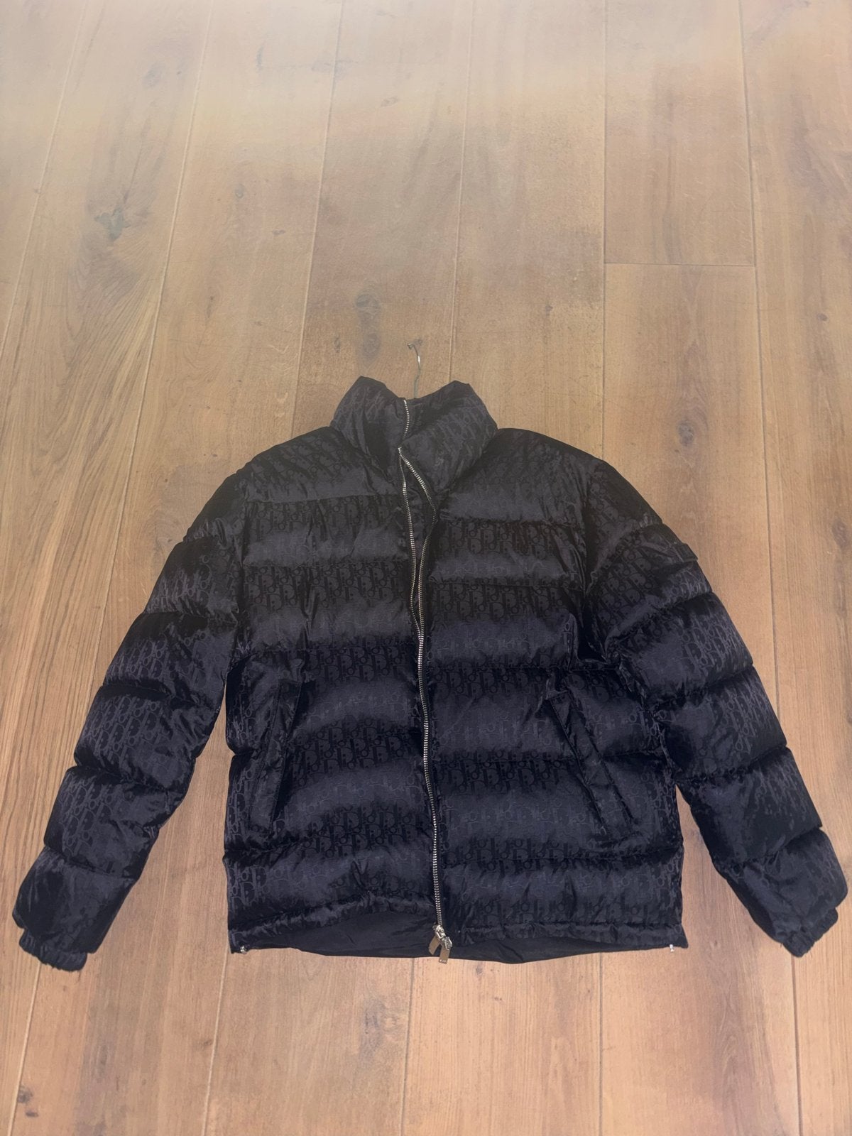Dior Puffer Jacket Zwart - Zo goed als nieuw, Ophalen of Verzenden, Zo goed als nieuw, Maat 38/40 (M), Zwart